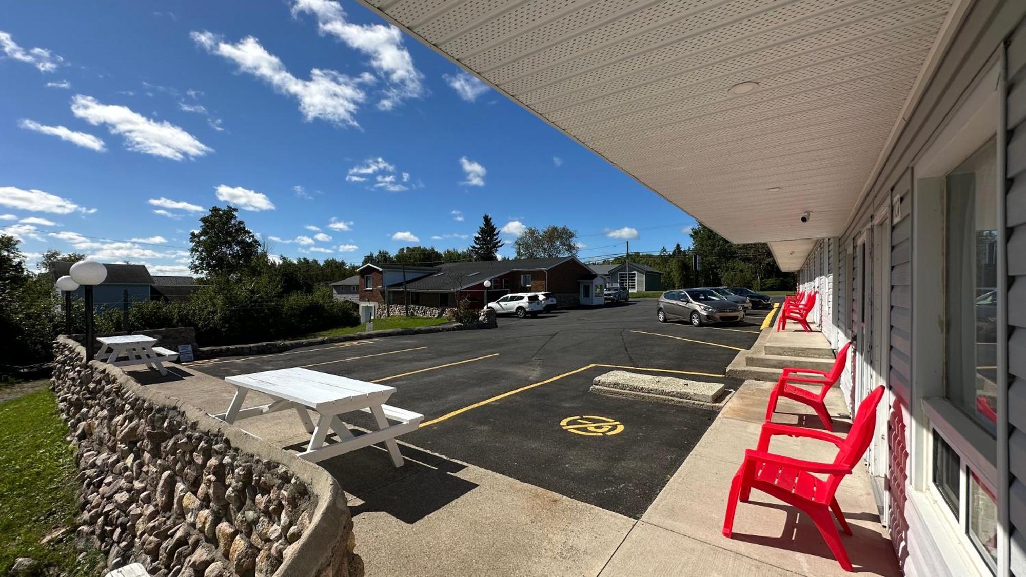 Motel 7 Inn & Suites Beresford Экстерьер фото