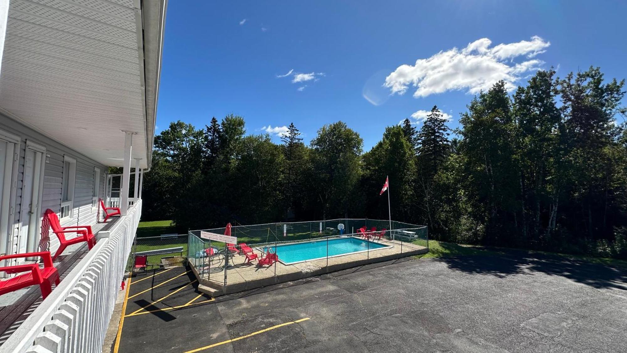 Motel 7 Inn & Suites Beresford Экстерьер фото